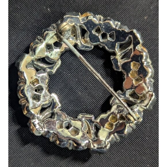 Vintage Rhinestone Circle Brooch Pin Wreath Design Clear & Silver Shimmer - Picture 4 of 6